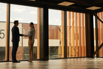 Alex Nabuco dos Santos examines the invisible cost of waiting in the real estate market.