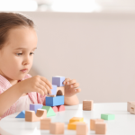 Alexandre Costa Pedrosa analyzes hyperfocus in neurodivergence, exploring how this intense concentration can boost performance and creativity while also creating emotional challenges.