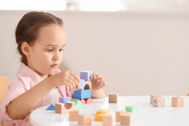 Alexandre Costa Pedrosa analyzes hyperfocus in neurodivergence, exploring how this intense concentration can boost performance and creativity while also creating emotional challenges.