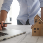 Design decisions shape thermal comfort and influence real estate value through performance and efficiency. Alex Nabuco Dos Santos highlights how smart planning reduces cooling costs.