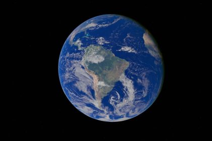 Imagem da Terra vista do espaço, com a América do Sul e o Oceano Pacífico em destaque.